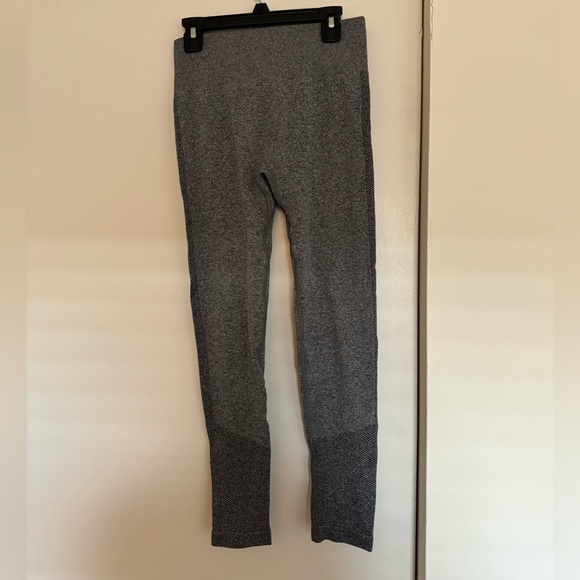 Quick Drying Yoga Pants Slim Fit High Waist Butt Lifting Seamless Yoga Leggings - Picture 3 of 4